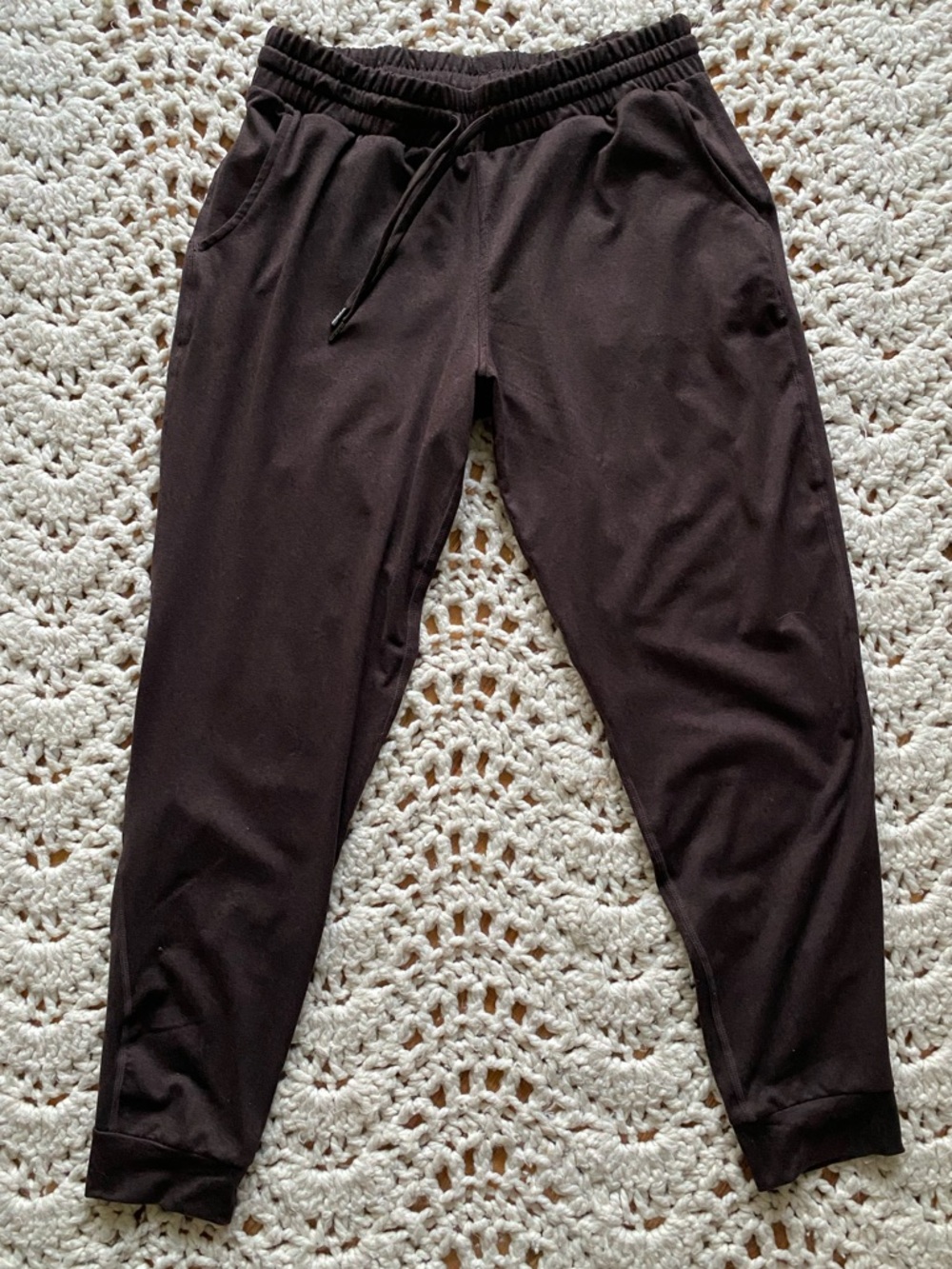 Quince Women’s Super Soft Brown Jogger Sweatpants, similar to Vuori jogger